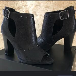 BRAND NEW SIMPLY VERA VERA WANG BOLOGNA WOMEN"S ANKLE-HIGH HEEL BOOTIE